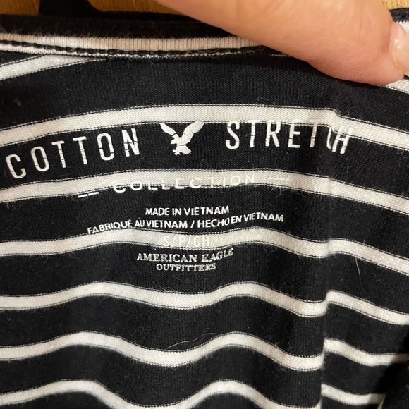 AMERICAN EAGLE- stripped short sleeve crop top - Picture 3 of 3